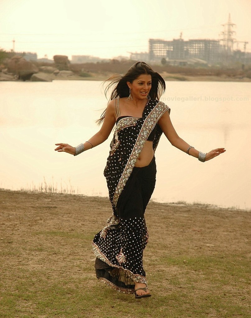 bhumika black saree stills 03 | Ash Blog